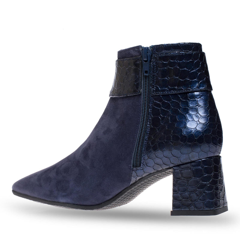 Linzi French Navy