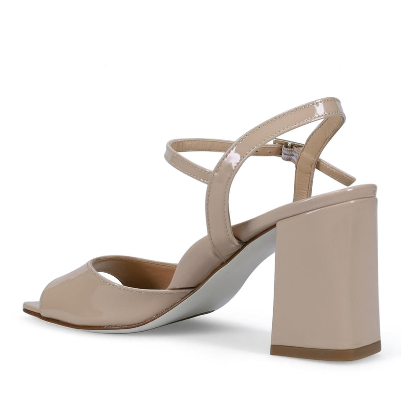 Iliana Patent Nude