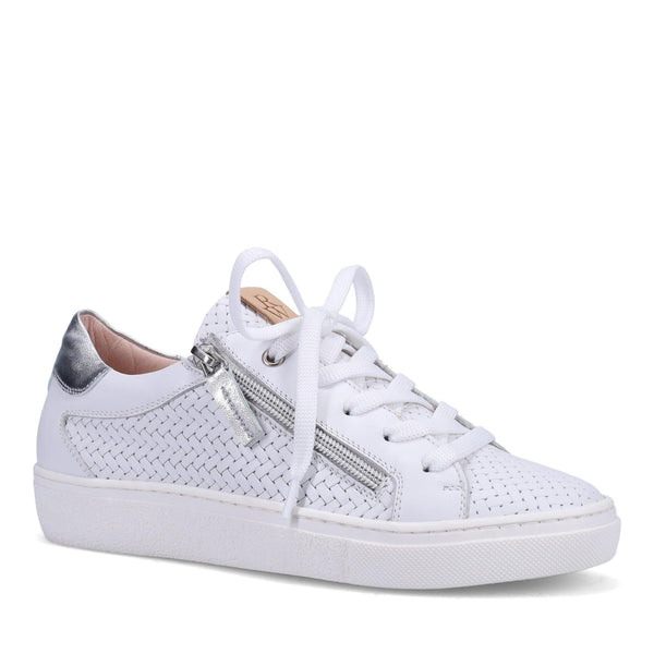 Oralie White