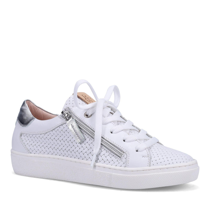 Oralie White