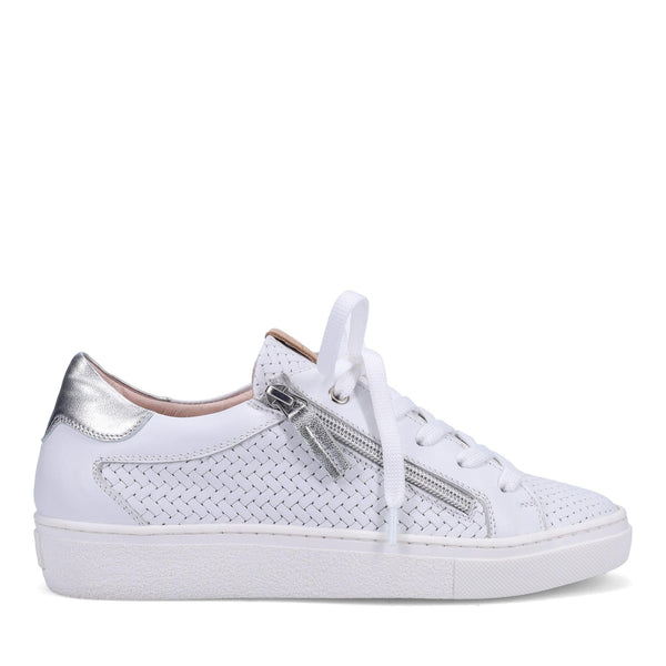 Oralie White