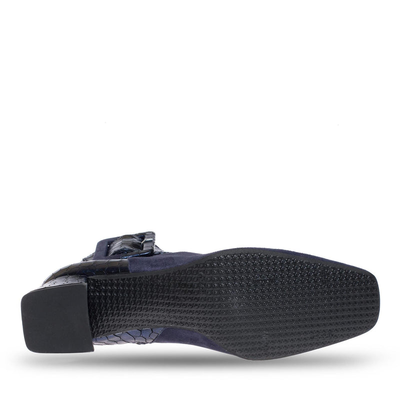 Linzi French Navy
